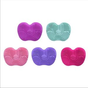 Makeup brush cleaning mat