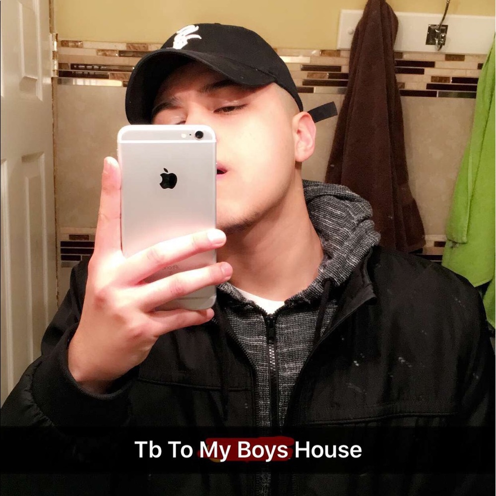 Meet your Posher, Carlos