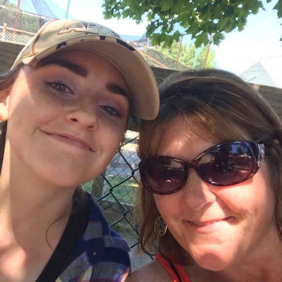 Meet your Posher, Heidi - Picture 1 of 1