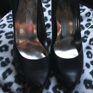 Jessica Simpson pumps
