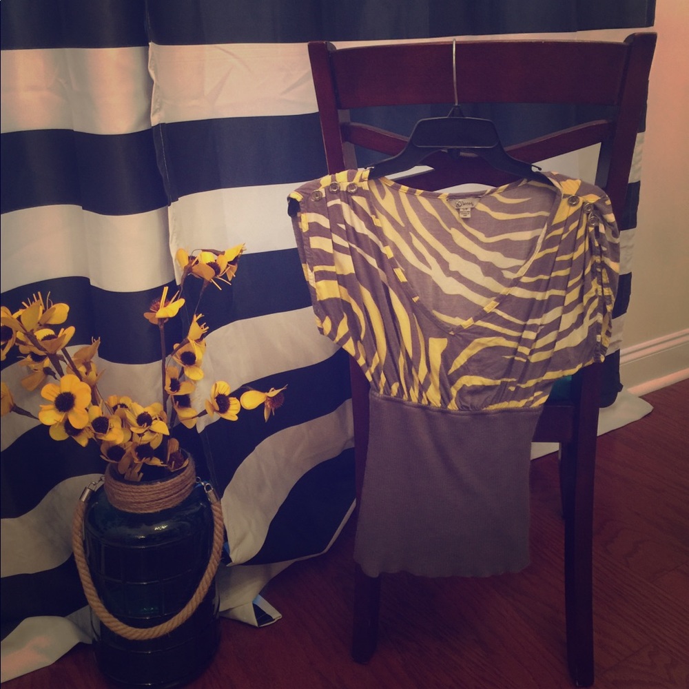 Gray/Yellow Zebra Top