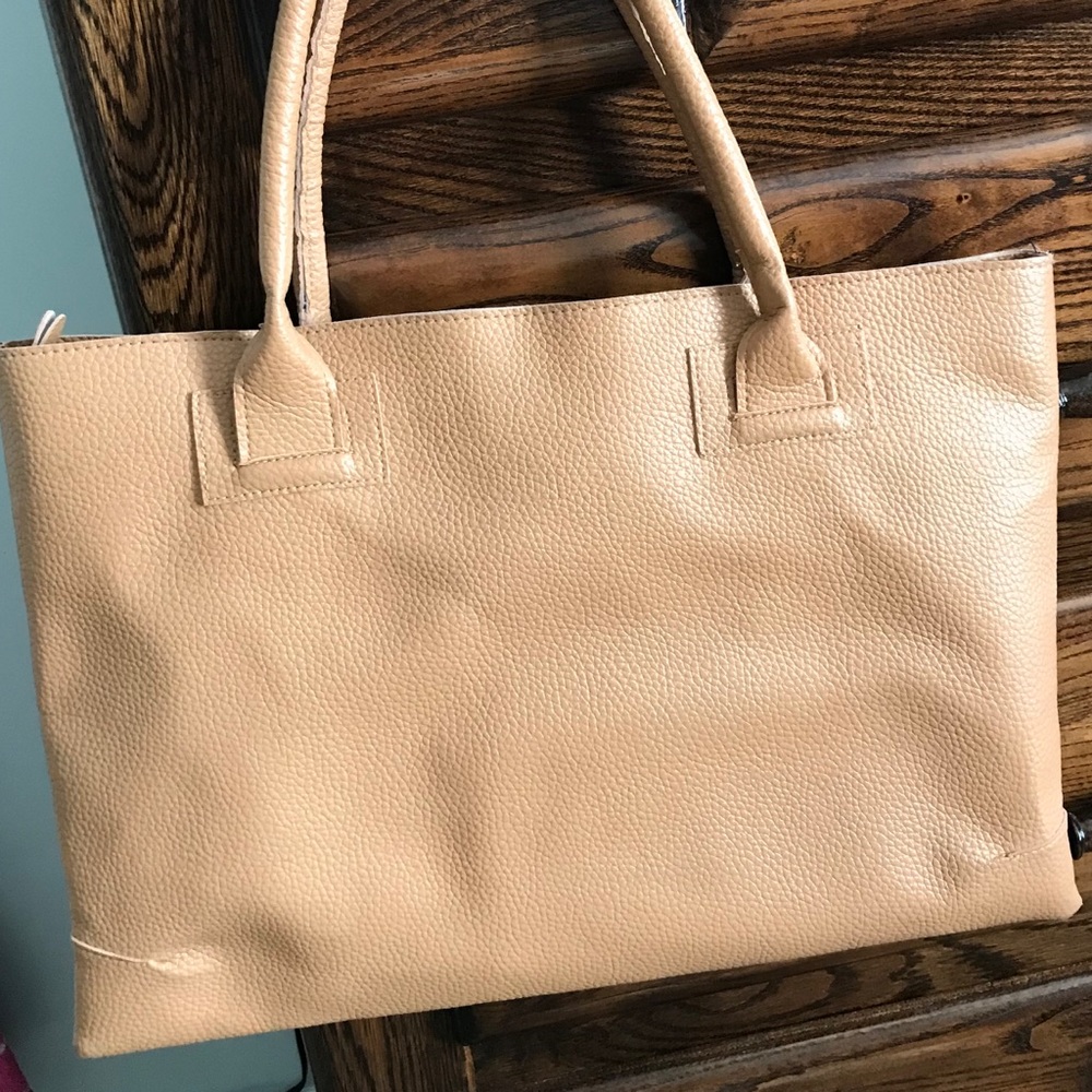 ➡️LIKE NEW LEATHER BAG 🖤 SUPER CUTE MONOGRAMMED!