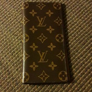 LV checkbook wallet M61623
