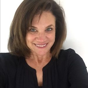 Meet your Posher, Debbie