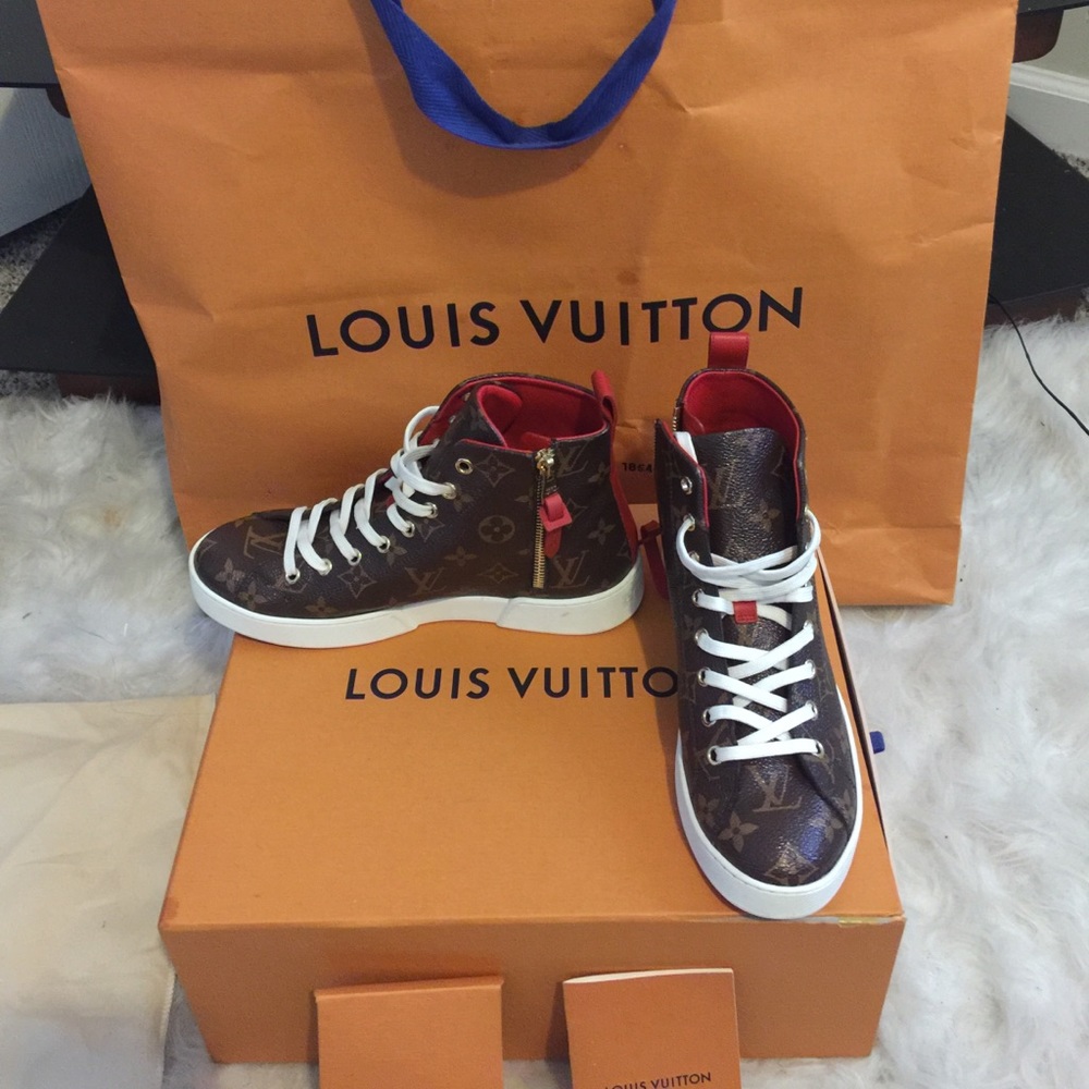 ✨✨Authentic ✨✨Louis Vuitton hight top sneakers