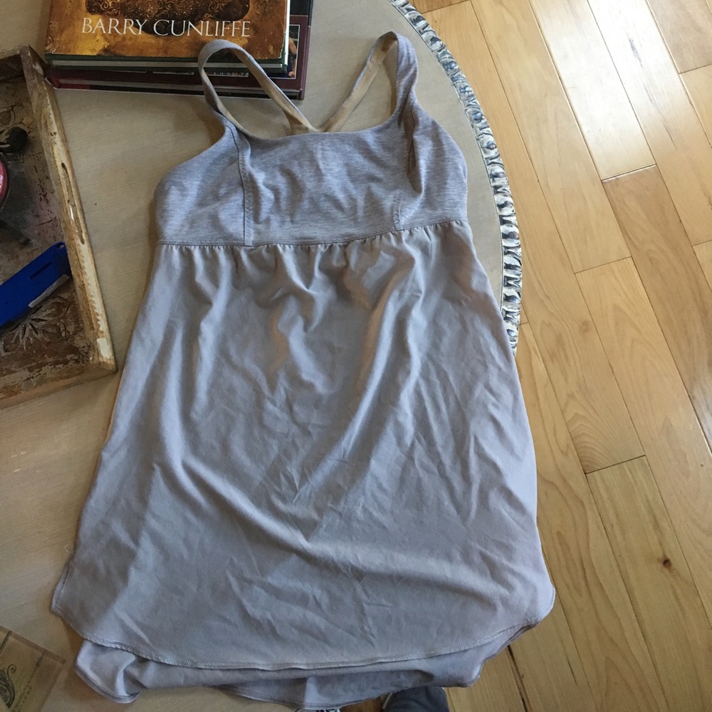 Lululemon size 6 in excellent condition
