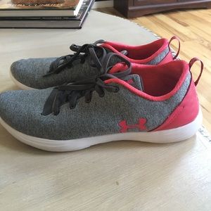 Under Armour size 8.5 excellent condition