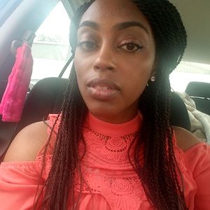 Meet your Posher, Latoya