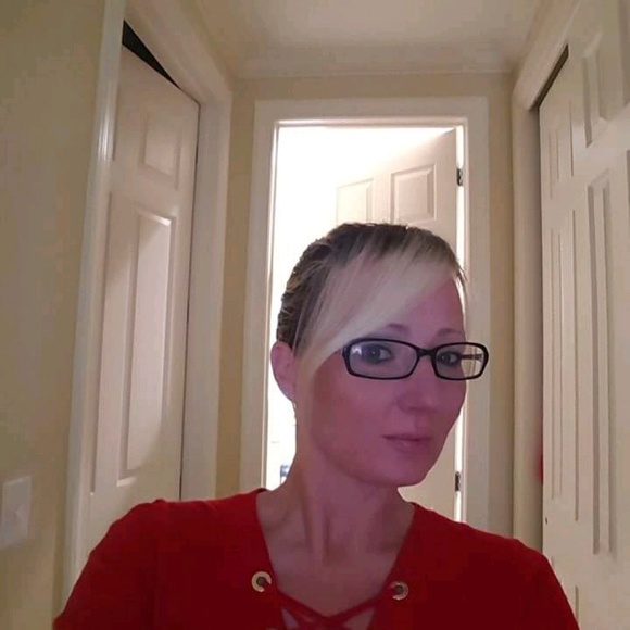 Meet your Posher, Sandra - Picture 1 of 1