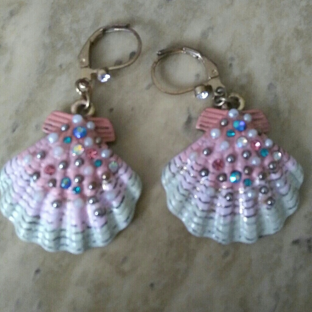Betsey Johnson sea shell dangle earrings