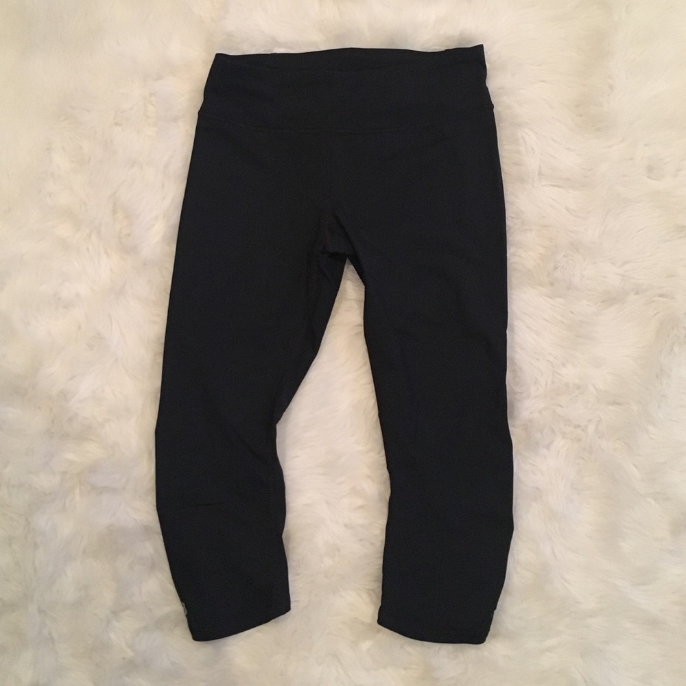 Under Armour cropped workout pants