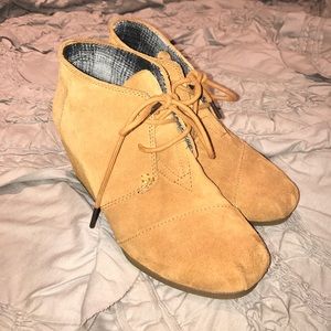 TOMS Tan Suede Wedges Size 6.5