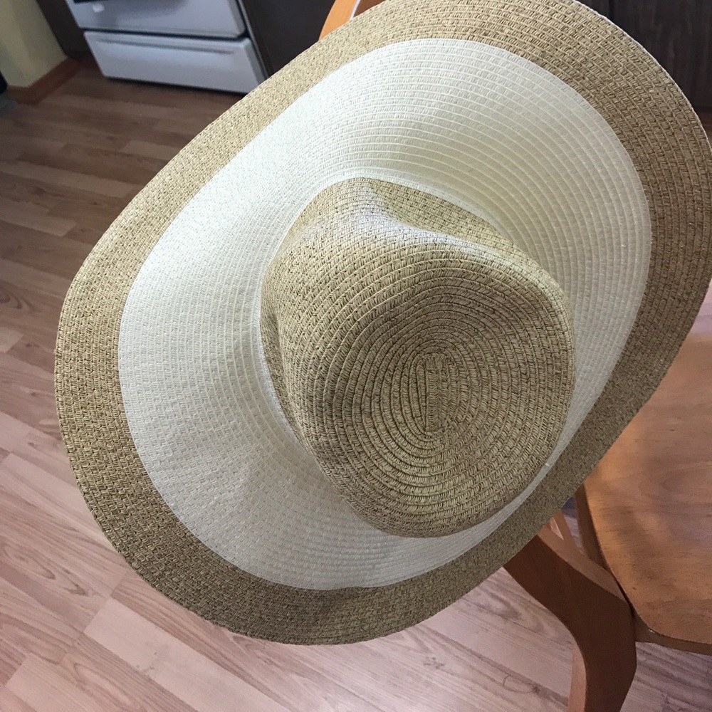 Floppy hat with creme accent.