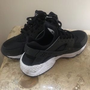 Nike Air Huarache Women Size 6 Black White Triple