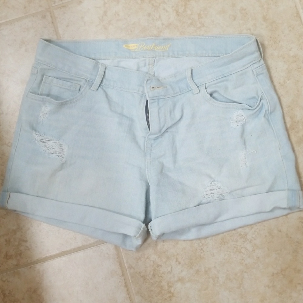 *NWOT* Old Navy boyfriend distressed jean shorts