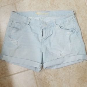 *NWOT* Old Navy boyfriend distressed jean shorts