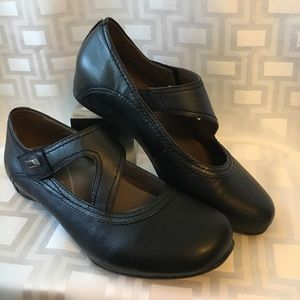 EUC Earthies Black Leather Wrapped Wedge 6.5