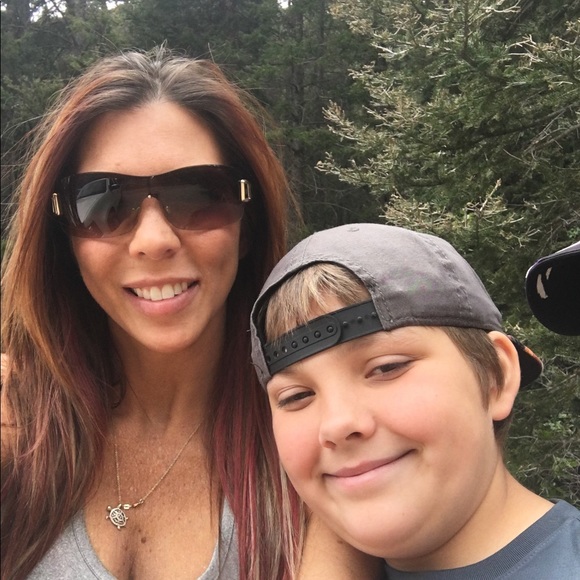 Meet your Posher, Candi - Picture 2 of 5