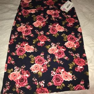 LuLaRoe Cassie Roses M NWT