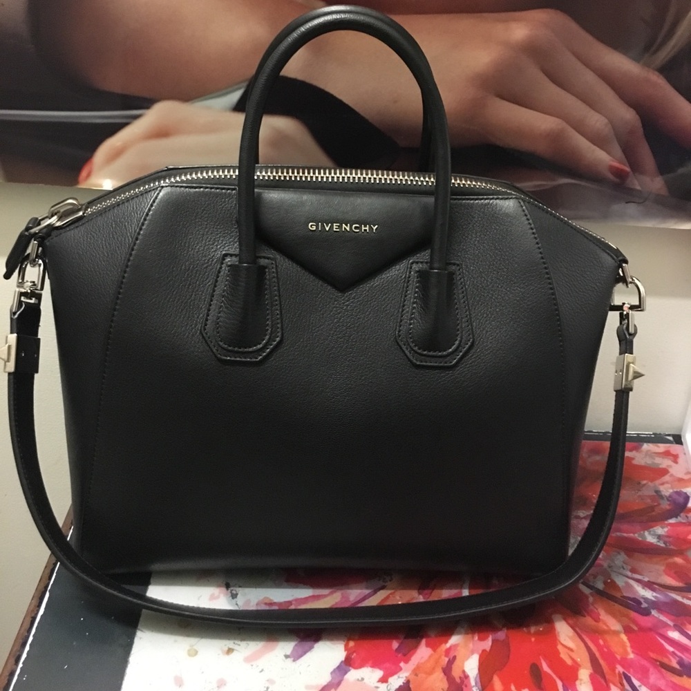 Givenchy antigona medium