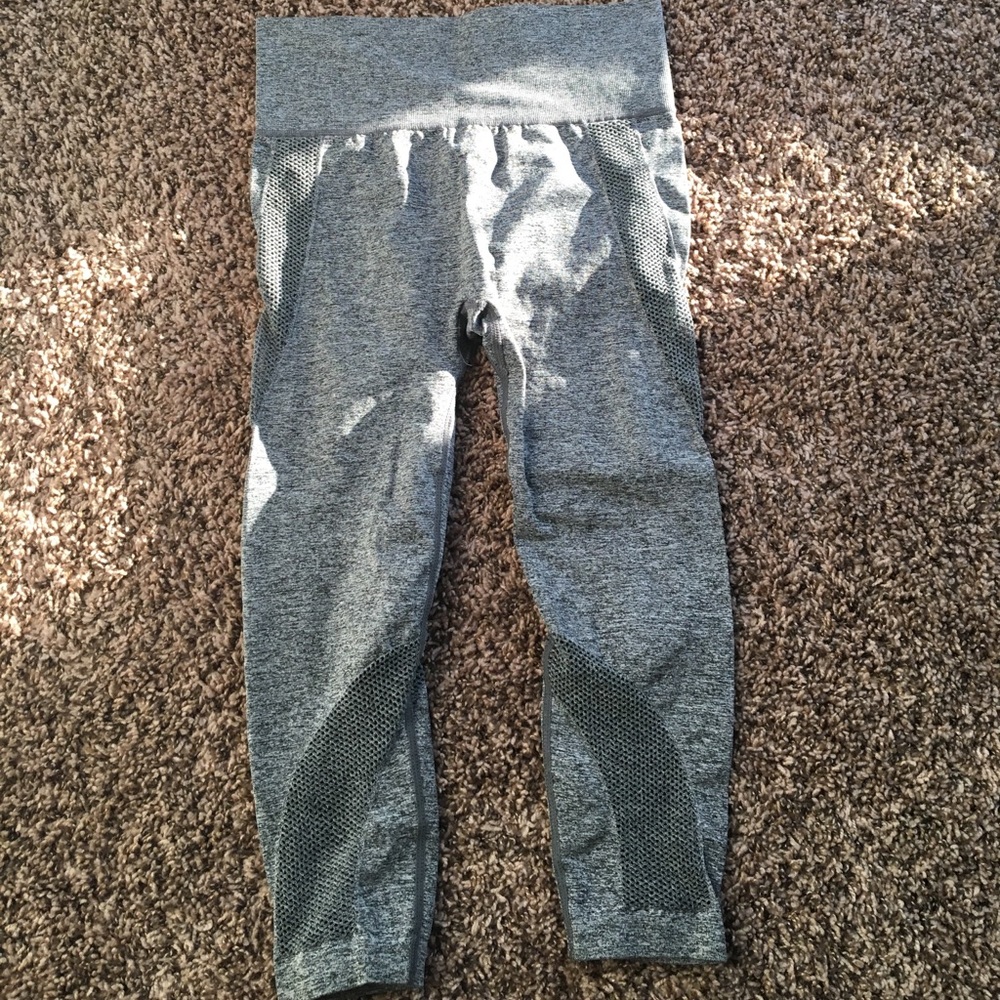 High waisted gray workout Capri