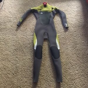 Boys size 12 Quicksilver 3/2 wetsuit