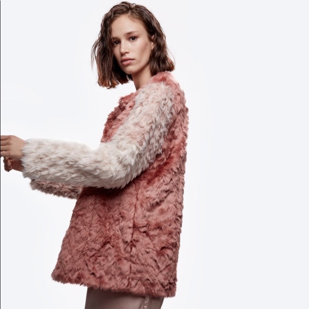HP Daya by Zendaya Tri Color Pink Faux Fur Coat - Picture 4 of 8