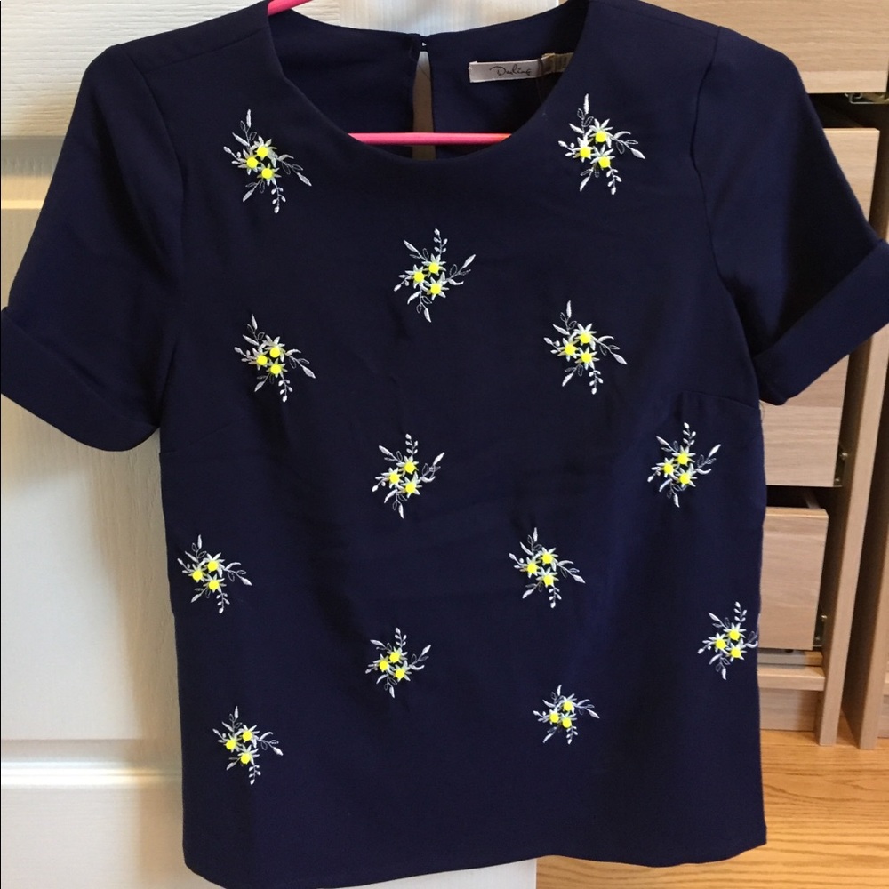 Darling clemnce top