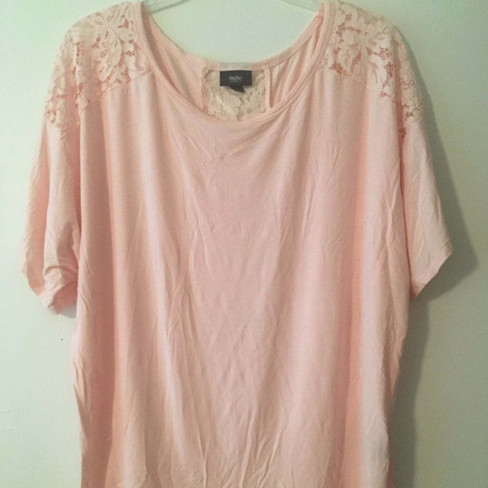 Blush pink top w lace detail on sleeves & back.