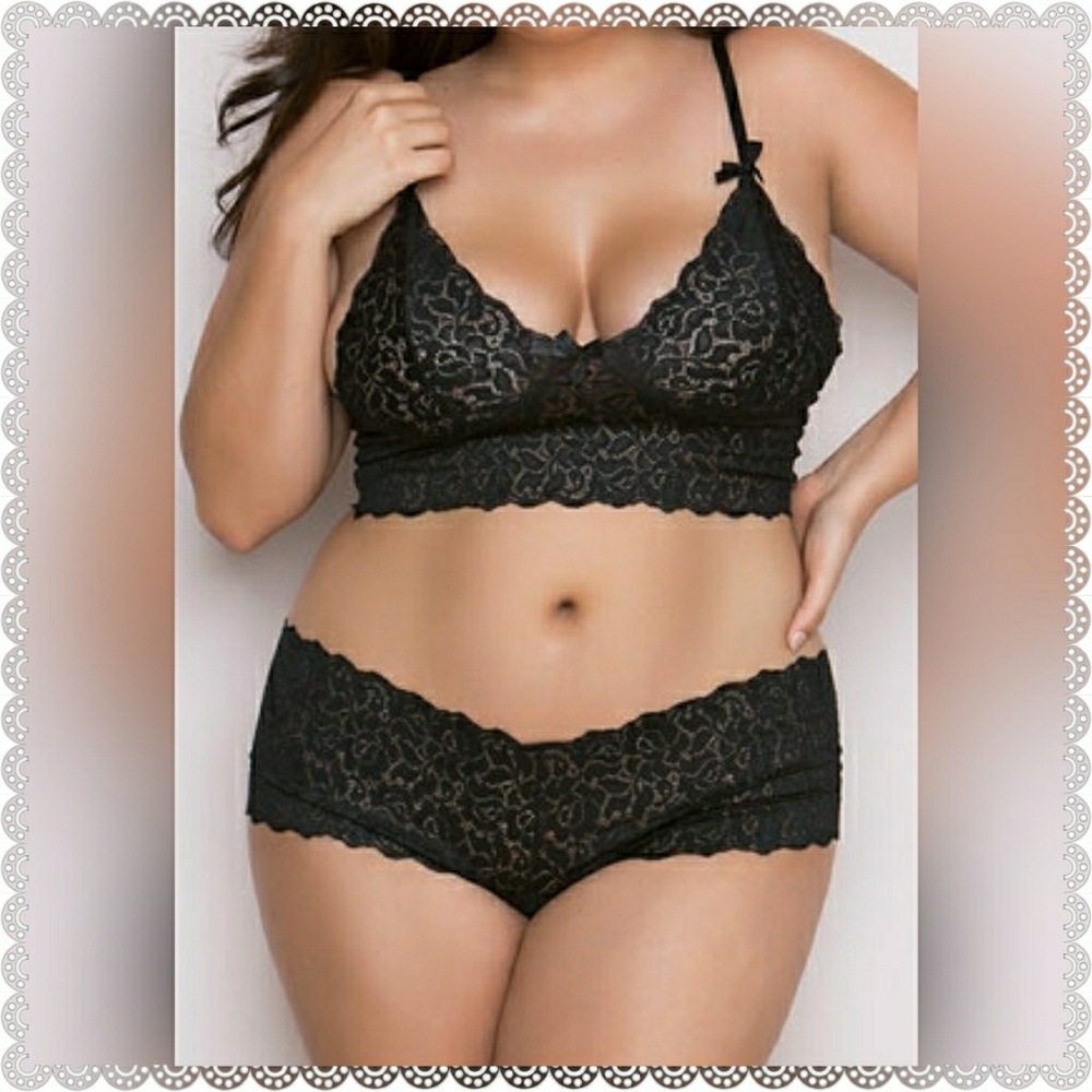 🆕PLUS Black Lace Booty Shorts & Cami Lingerie set