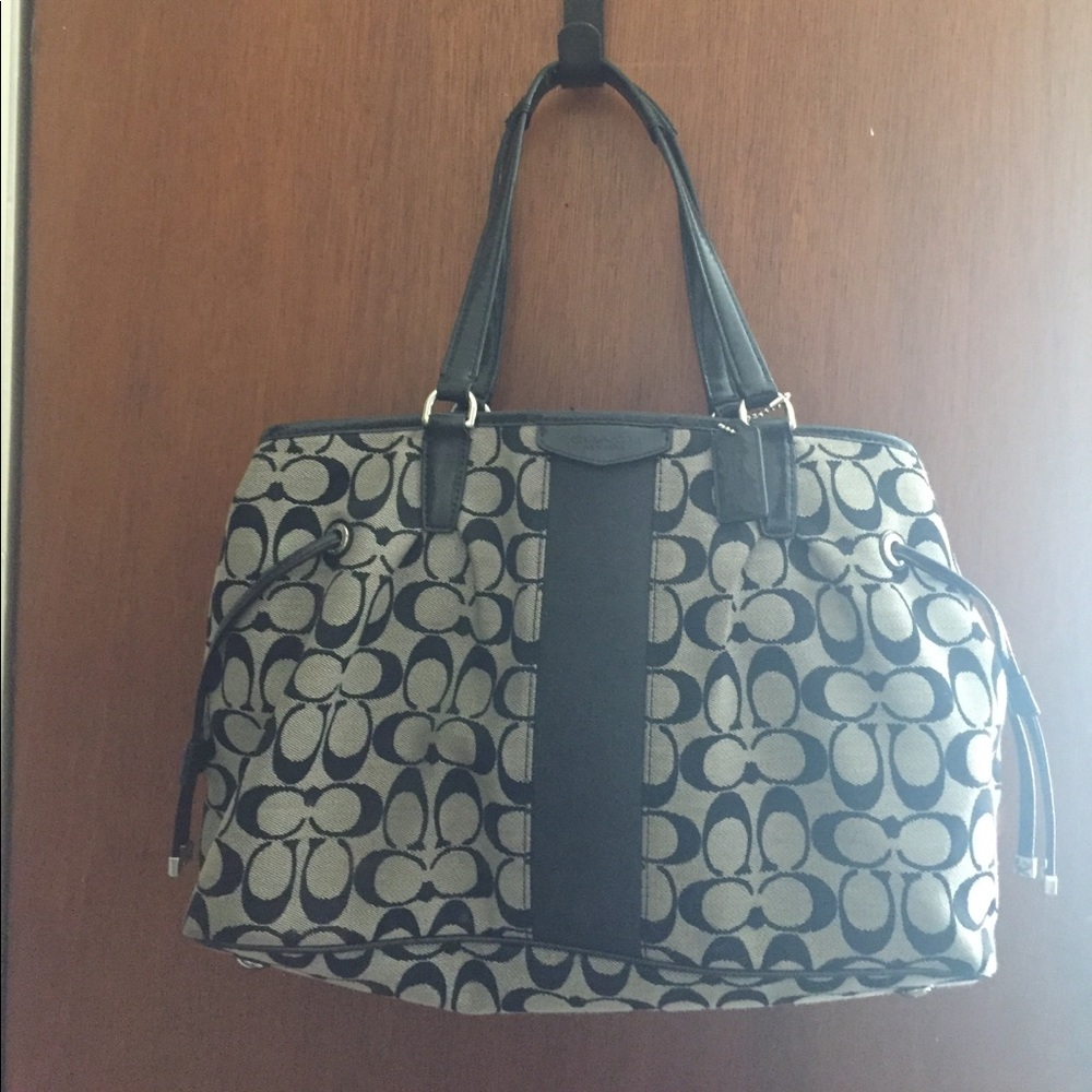 Authentic large coach shoulder bag!!!
