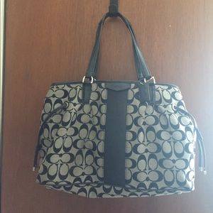 Authentic large coach shoulder bag!!!