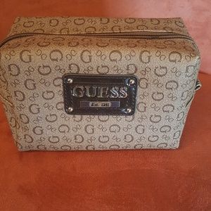 GUESS Makeup Bag
