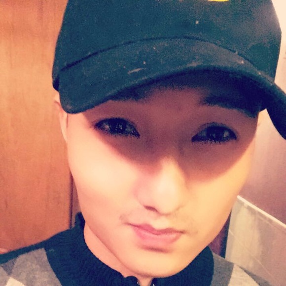 Meet your Posher, Kpaw - Picture 1 of 1