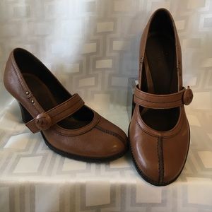 Delightful EUC Leather Aerosole MJ Pumps 7B