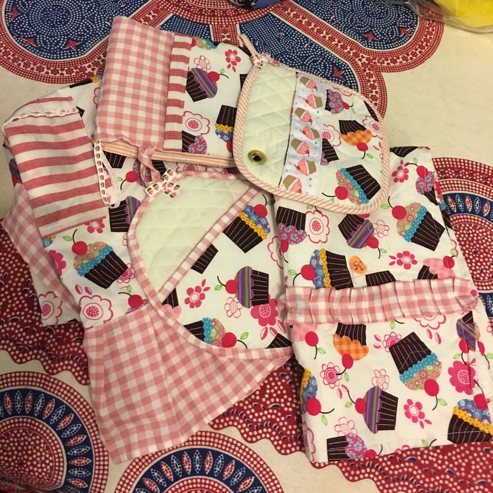 Homemade Cup cake kitchen accesories set