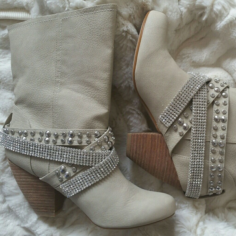Beautiful bling boots 9