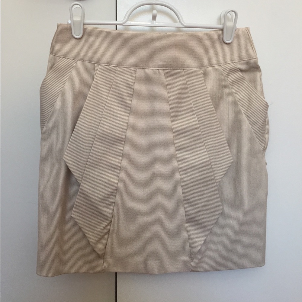 Mini skirt with geometrical shapes