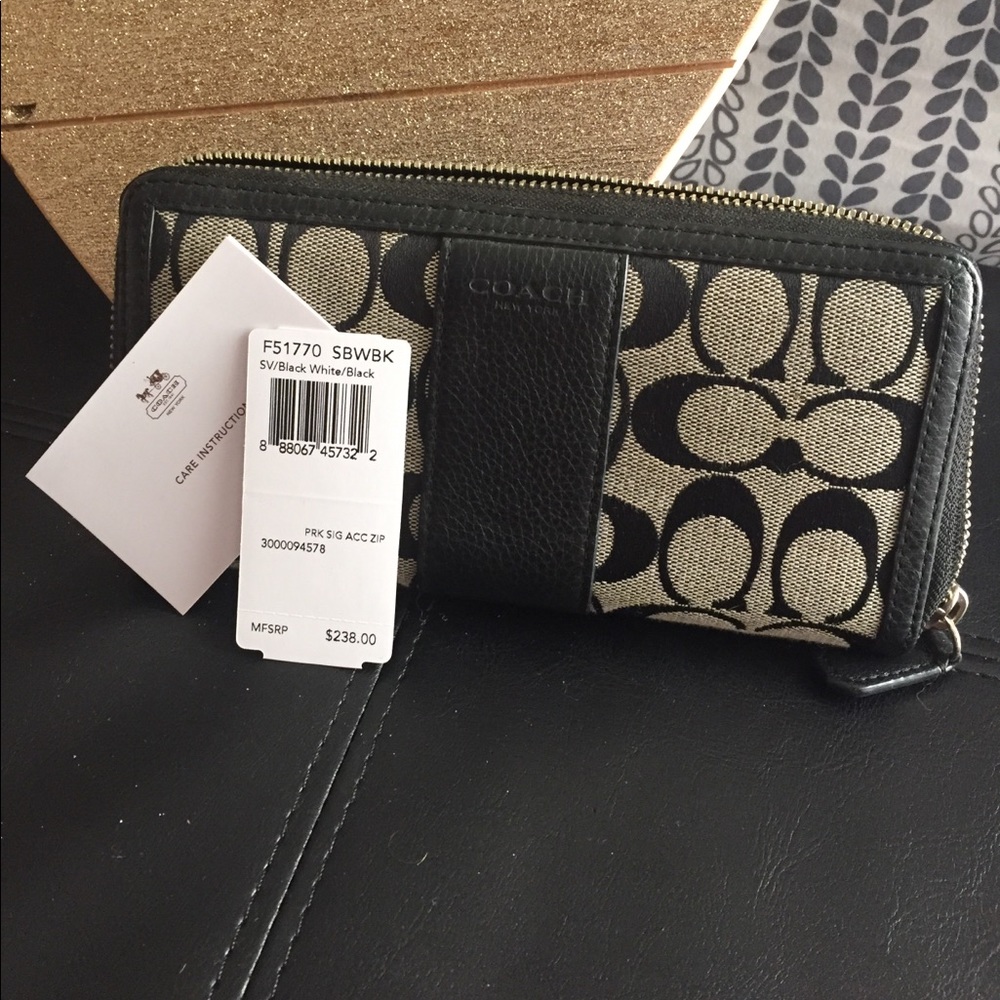 Authentic coach wallet!!