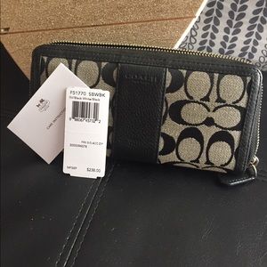 Authentic coach wallet!!