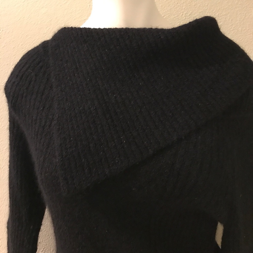 Fabulous with attractive asymmetrical collar💕
