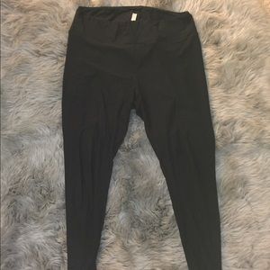 LuLaRoe SOLID BLACK leggings