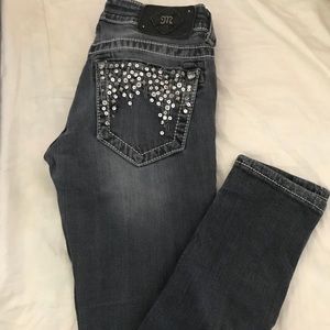 SUCH A STEAL! MISS ME Buckle Jeans💎