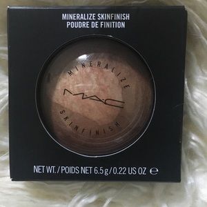 MAC Cosmetics Semi Precious Mineralize Goldstone