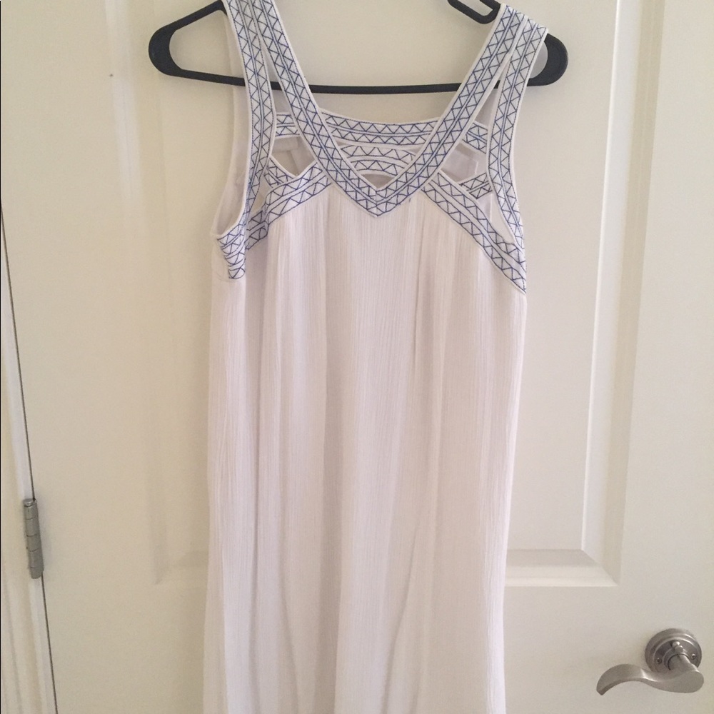 Cute dress! Never worn