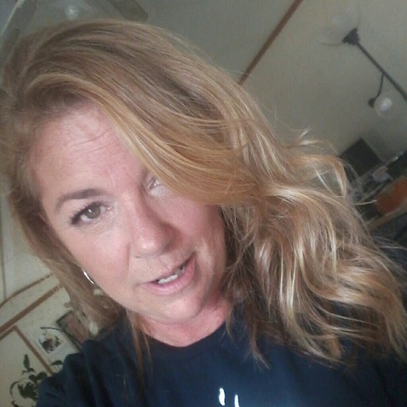 Meet your Posher, Lisa - Picture 3 of 3