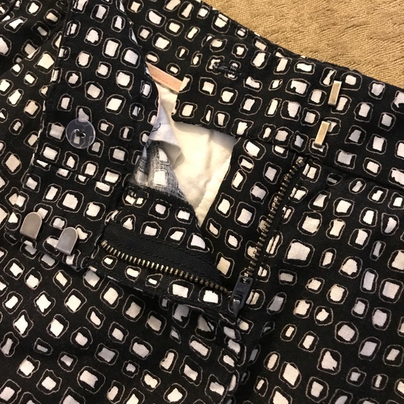 Ann Taylor- Loft 6" short - Picture 5 of 5