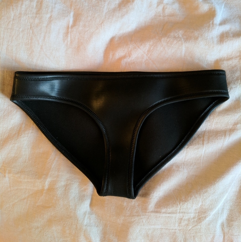 NWOT Black Triangl bottoms