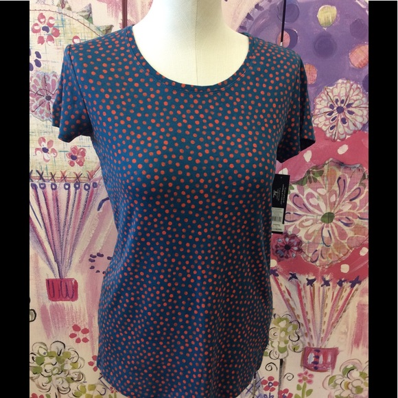 Daisy Fuentes Tops Daisy Fuentes Tee Poshmark