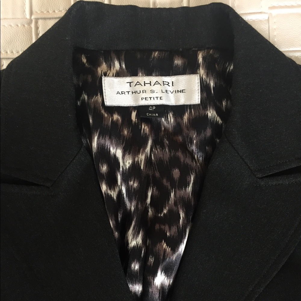 Tahari by Arthur Levine 2 piece suit